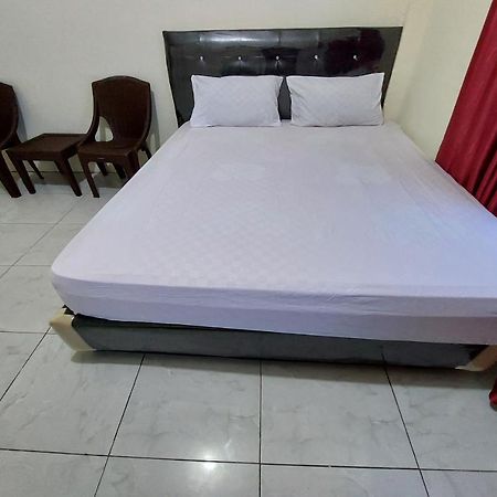 Oyo 92545 Wawi Kadio Homestay Manado Buitenkant foto