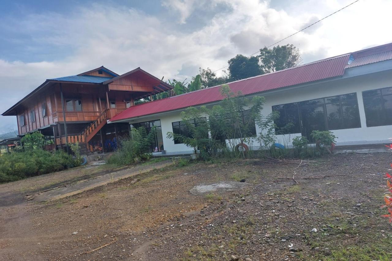 Oyo 92545 Wawi Kadio Homestay Manado Buitenkant foto