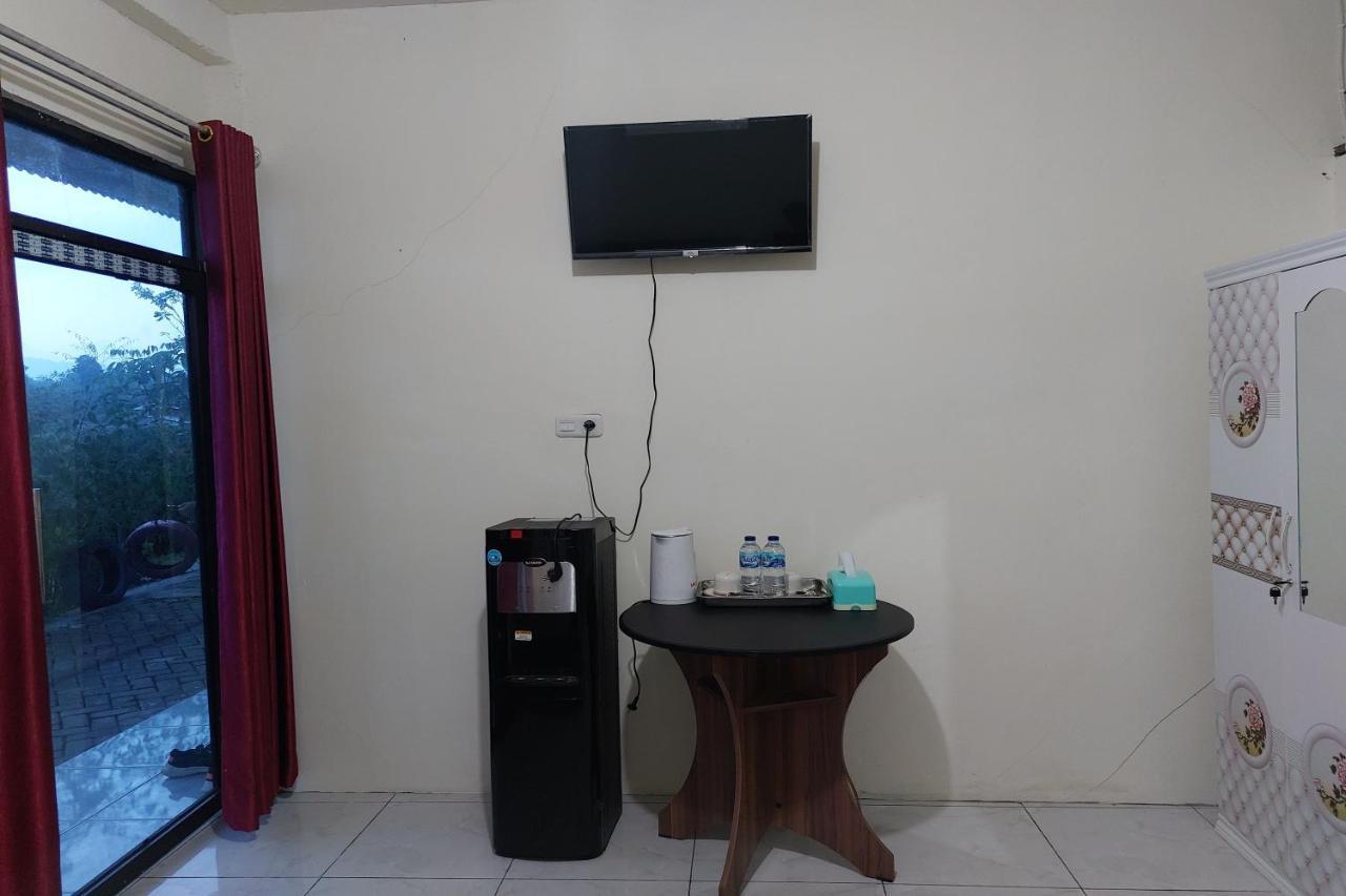 Oyo 92545 Wawi Kadio Homestay Manado Buitenkant foto